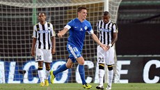 Liberecký obránce Ondej Kunír slaví gól proti Udine v utkání play-off...