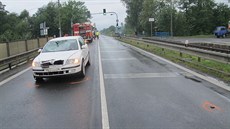 Cyklistka vjela na p�echod pro chodce v dob�, kdy svítila �ervená a p�ímo p�ed...