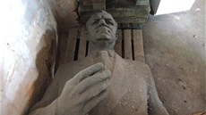 Bronzová socha komunistického státníka Klementa Gottwalda stála naproti sídlu