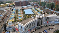 Pokud n�kdo umí �et�it místem, jsou to �í�ané. Celkem 25 rodinných dom�...