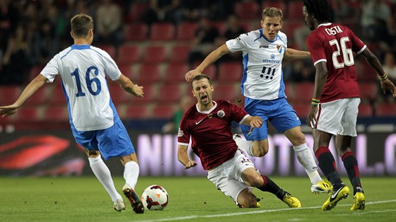 POSÍLÁ M K ZEMI PROTO, E JSEM VÁM DAL DVA GÓLY? Josef Hubauer (padající),...