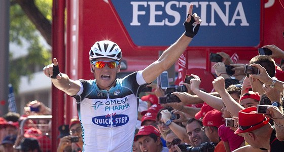 JE TO TAM. Cyklista Zdenk tybar vyhrál v tsném dojezdu 7. etapu Vuelty.