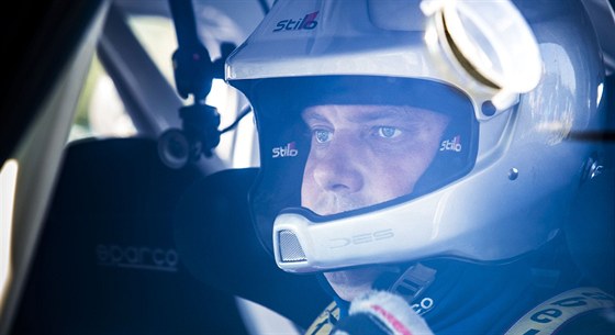 SOUSTEDNÍ. Plzeský pilot Václav Pech v Shakedownu letoní Barum Czech Rally ve Zlín. Dosáhl na druhou píku.