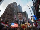 Nkolik stovek lidí halasn demonstrovalo na známé newyorské kiovatce Times