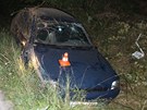 Automobil ízený notn opilým neidiem skonil mimo silnici. (29. srpna 2013)