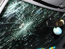 Opilec pi nehod hlavou rozbil elní sklo vozu, nic vánjího se mu vak