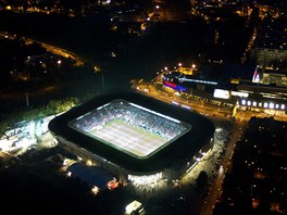 EDEN CENTREM EVROPSKÉHO FOTBALU. Aspo na jeden veer se stal rozzáený stadion...