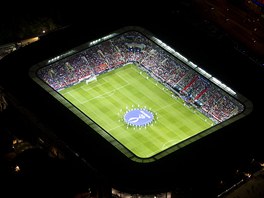 ZÁ Z EDENU. Nasvícený stadion v praském Edenu hostil duelu o Superpohár mezi...