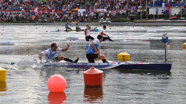 Deblkanoist Jaroslav Rado a Filip Dvok si na MS v Duisburgu dojeli pro bronzov medaile na olympijskm kilometru.