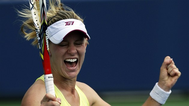 Americk tenistka Alison Riskeov slav postup pes Kvitovou do 4. kola US Open.