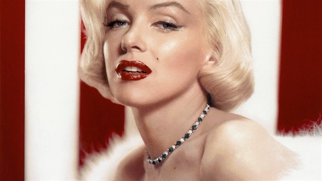 Hollywoodsk diva 50. let musela mt bezchybnou ple, leskl vlasy, rud rty a tenkou ernou linku. Viz Marilyn Monroe splovala vechny poadavky, a snadno se tak stala klasikou.