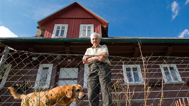 Helmut Hofer, posledn z krkonoskch nosi, ije nad Velkou pou (30. 8. 2013).