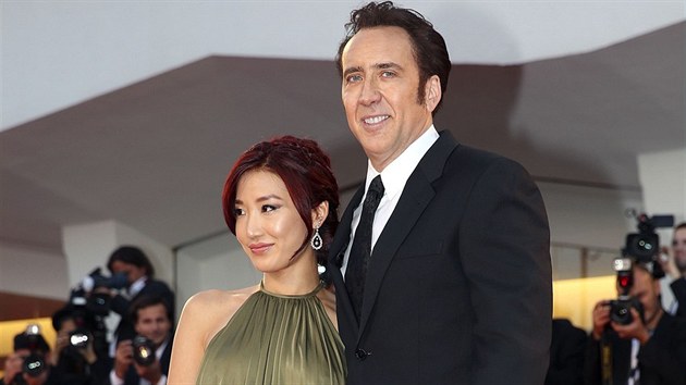 Nicolas Cage a jeho manželka Alice Kimová (Benátky, 30. srpna 2013)