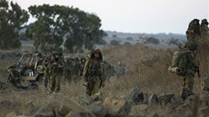 Izraeltí vojáci se úastní cviení v Golanských výinách (30. srpna 2013) 