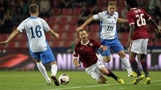 POSÍLÁ� M� K ZEMI PROTO, �E JSEM VÁM DAL DVA GÓLY? Josef Hu�bauer (padající),...