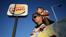 Zvýení mezd poadují i zamstnanci hamburgerového etzce Burger King.