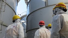 Dlníci ve Fukuim odpojili potrubí, vytekla na n radioaktivní voda
