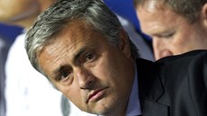 KARTA TO BÝT NEM�LA! José Mourinho, trenér fotbalist� Chelsea, se kv�li...