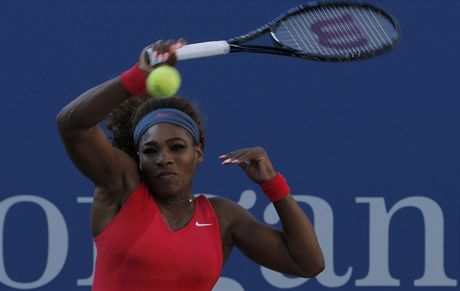 Americk tenistka Serena Williamsov bojuje ve finle US Open.