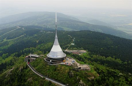 Jetdské oslavy zpestí vynáení sud piva na vrchol nebo výjezd autoveterán.