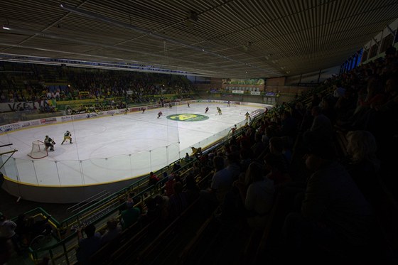 PLNÝ LAPA. Na vsetínský stadion dorazilo nkolik tisíc divák.