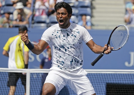 INDOVA RADOST. Leander Paes se raduje bhem semifinále deblu na US Open proti...