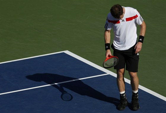 ZKLAMÁNÍ. Andy Murray skonil na US Open po tvrtfinálové prohe se Stanislasem Wawrinkou.