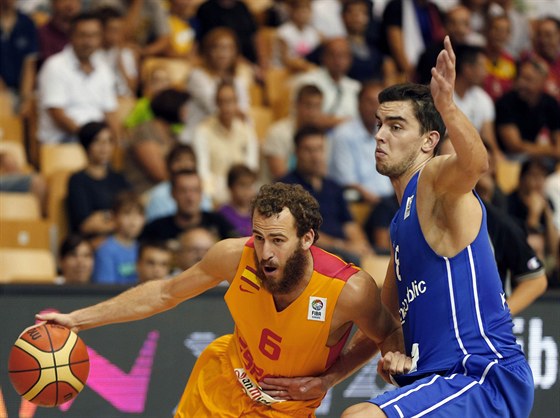 Momentka z duelu panlsko - esko na Eurobasketu 2013