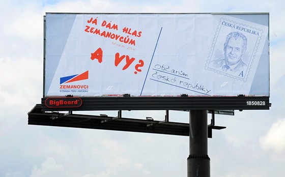 Září 2013. Strana práv občanů Zemanovci vyvěsila billboardy, které využívaly...