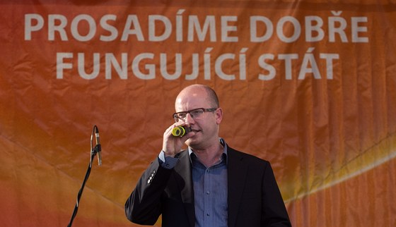 éf SSD Bohuslav Sobotka na prvním pedvolebním mítinku na Masarykov námstí