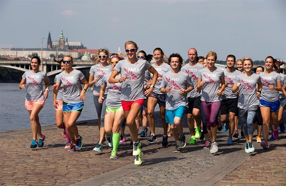 Desetikilometrového závodu We Run Prague se zúastnila i britská maratonská...