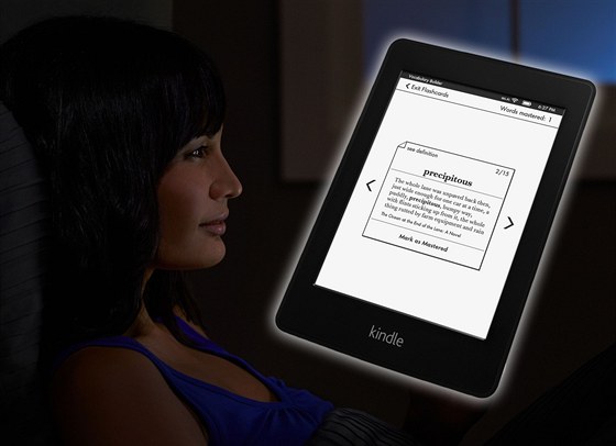 teka Kindle Paperwhite umouje píjemné tení i bez lampiky.
