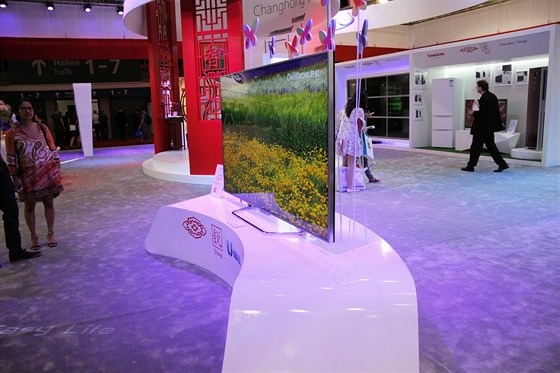 Celému stánku Changhong na veletrhu IFA 2013 vévodí prototyp 85palcové 4K...