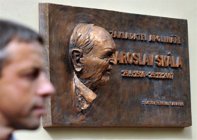 Praský primátor Pavel Bém odhalil v roce 2008 bustu psychiatra a zakladatele