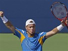 Australský tenista Lleyton Hewitt se raduje v osmifinále US Open.