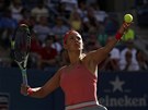 Bloruská tenistka Viktoria Azarenková se chystá podávat ve finále US Open.