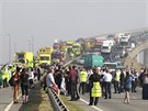 Desítky lidí byly zranny v jihoanglickém hrabství Kent pi hromadné havárii v...