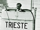 Podmoský výzkumník Jacques Piccard ve vi batyskafu Trieste pi zkoukách v...