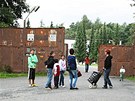 Uzavený areál bývalého uprchlického tábora v erveném Újezdu u Mrunic na