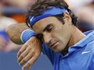 NEJDE TO. Roger Federer v utkání tvrtého kol US Open proti Tommy Robredovi.