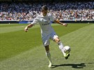 POPRVÉ V BÍLÉM DRESU. Gareth Bale se poprvé pedstavil fanoukm v dresu Realu...