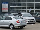 Hyundai nabízí ve svém showroomu i eskou znaku koda.Srovnáním chce dokázat,...