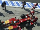 Fernando Alonso pi tréninku na Velkou cenu Itálie.