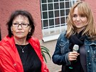 Marta Kubiová a Lucie Vondráková v koiím útulku Kocour Felix. 