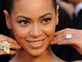 A nakonec slibovaná Beyoncé: prsten z dílny perkaky Lorraine Schwartzové s...
