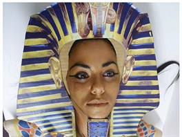 Egyptskou inspiraci musela Sabová dotvoit kartónovými doplky, draí materiál...