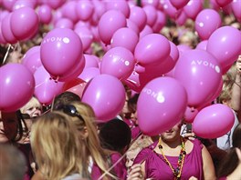 Atmosféru pochodu tradin rozzáí balóny v odstínu triek. (8.9. 2013)