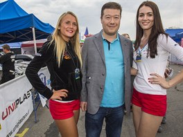 S Tomiem Okamurou se fotily i hostesky tm Barum Rally.