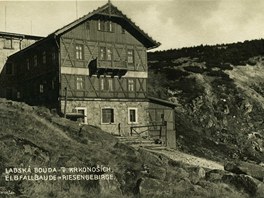 Ve ticátých letech pevzal boudu vlastenec Bedich Hlouek.