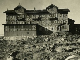 Po okupaci musel vlastenec Hlouek boudu opustit. Nakonec ho zatklo gestapo, v...